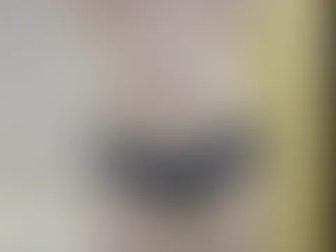 🌞🛁 Guten Morgen, meine Lieben! 🛁🌞 Ich starte heute ganz entspannt in den Tag – frisch aus dem Bad, nur in meinem Höschen und mit einem kleinen, frechen Guten-Morgen-Gruß für euch. 💕 Ich hoffe, ih