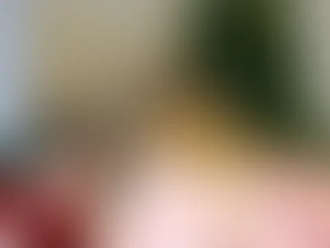 Türchen Nr. 22 Ein Augenzwinkern, ein kleiner Nervenkitzel: Heute tanzt du knapp an der Grenze – charmant, frech und mit einem Lächeln, das alles sagt. ✨😉