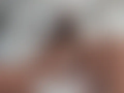 Manchmal chatte ich auch während ich unterwegs bin -- und dann , wenn ich nach Hause komme ....🫦
