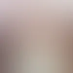 Gemütlich im Bett liegen… möchtest du dich zu mir legen…?