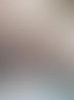 ich liebe es meinen Dildo morgens zu reiten, oder sollte ich ihn lieber in meine enge r*****e schieben die so schön strahlt auf dem Bild?