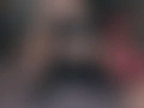 Was würdest du mit mir tun, wenn ich so im Bett auf dich warte? 😏🔥