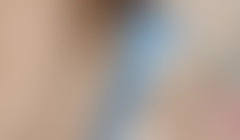 Hey Boy✌️, schon heute morgen nach dem Aufstehen war ich die ganze Zeit so hippelig🤪. Kein Wunder ich wurde jetzt schon drei Wochen nicht mehr gef**kt und so langsam wird es echt wieder Zeit für eine
