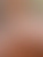 … Bin wieder da, ja, (ohne BH) Leute haben diskutiert, letzter Post, wunderbar "Zeigt die ihre Titten? Sieht man ihre Nippel?"