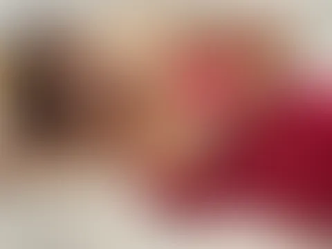 Lena, der geile Weihnachtsengel kümmert sich gern und liebevoll um deine harte Rute!