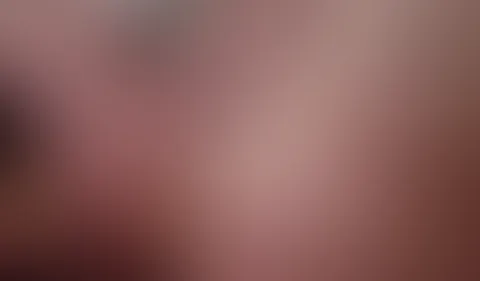 Ich habe mich richtig geil beim Fisten aufgenommen, erst habe ich mir eine fetten Dildo in mein Arschloch gesteckt und mich damit richtig schön gef**kt, natürlich darf das Arschloch denen nicht fehlen