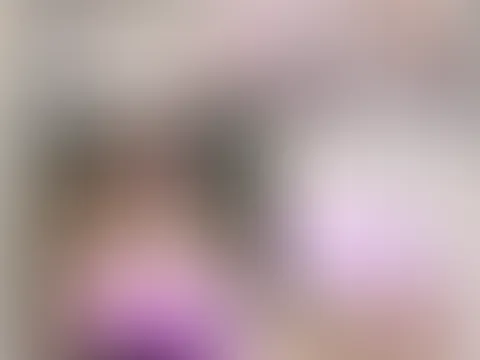 Frisch geduscht, massiere ich meine Naturtitten, direkt vor der Cam für Dich!! Inklusive etwas Dirty Talk! Stell Dir einfach vor Du würdest das für mich übernehmen! „Trailer“