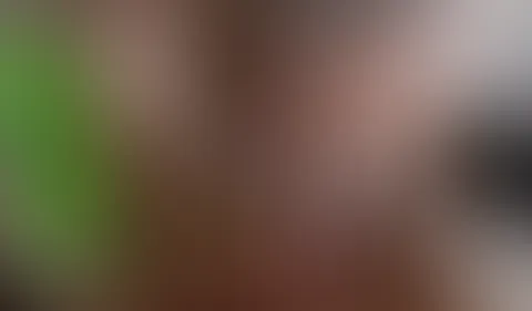 B**w- und Handjob Quickie Ich packe schon die Koffer für die Rückreise und du hast immer noch nicht genug? Läufst schon wieder rattig durch die Gegend? Na dann komm eben her, ich besorge es dir eben