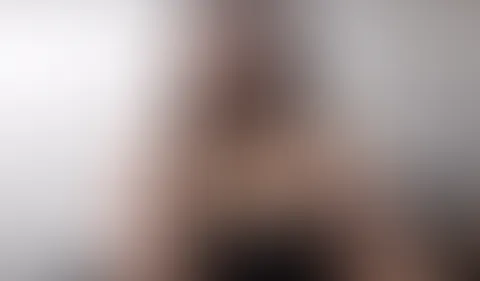 Ich freu mich so über diesen geilen Einkauf! Ich war in der City ein bisschen shoppen und habe mir einen neuen Vibrator gegönnt ;) Schon bei der Auswahl im Shop, bin ich total feucht und geil geworden
