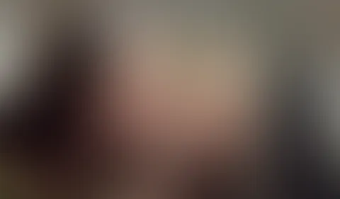 Heisse Spiegelküsse mit geilem Strip