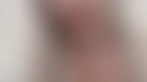 Ich wollte heute eigentlich brav bleiben, aber dieser Spitzen-BH hat mich gleich verführt