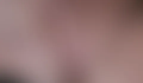 Heiße teilrasierte M****i will einfach spielen, spielst du mit?