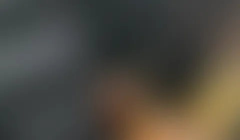 Blowbang im Fahrstuhl mit 4 Schwänzen