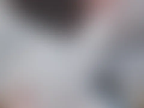 Ich stelle mir grad vor, es ist deiner. Denn ich sanft mit meinen Lippen umschließe. Ich genüsslich anfange.... tief und gierig.