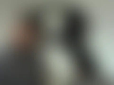 Teeny Nachbarin im Hausflur gef**kt