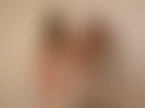 Die Nackt-Malerinnen! Wie soll man da bitte renovieren??