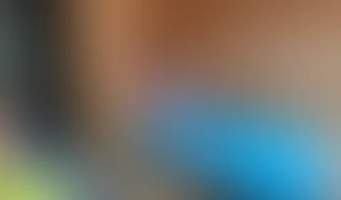 Spontaner Blowjob in der Sauna - Freundin schaut zu