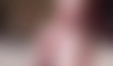 Ich hab die Schoko Soße hast du die Vanille Creme? Eigentlich malt man ja die Eier an, naja aber die habe ich ja ganz offensichtlich nicht! Aber was anderes rundes zum anmalen und zu spielen definitiv