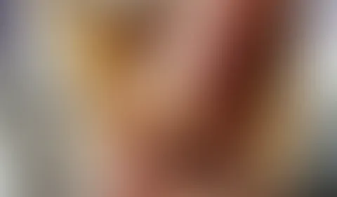 Abgerotzt in 80 Sekunden Der Typ hatte einen privaten Dreh bei mir gebucht und nach ein paar geilen Clips die wir im Kasten hatten stand seine Latte immer noch. Ich habe mit ihm gewettet dass ich es