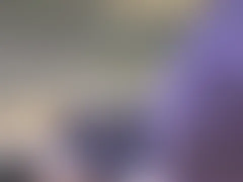 Ich lutsche am Strand einen Penis, und er kommt in meinem Mund.