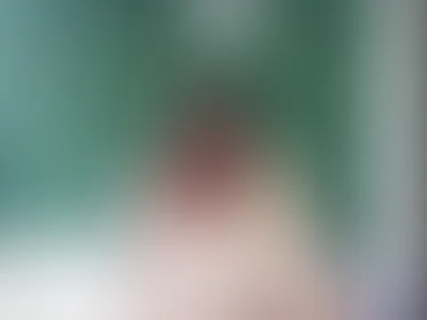 Willst du zusehen, wie ich meinen dicken, nackten A***h für dich twerke und meine nasse F***e zeige? 😈🫦💦