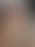 Gefall ich dir mit Brille und Strümpfen? 😏