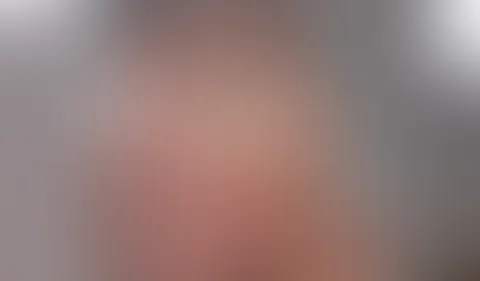 Auf der Couch wird Spelca gef**kt