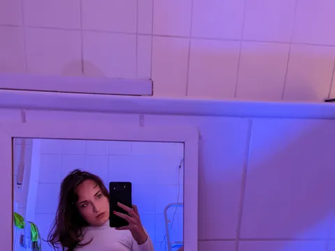 Mein weißer Body spaltet meine Schamlippen