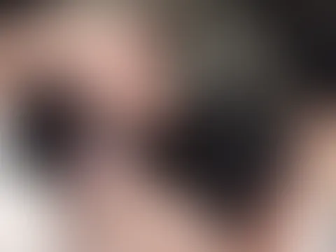 Willst du wissen wie es unter meinem Tshirt aussieht 💋🔥