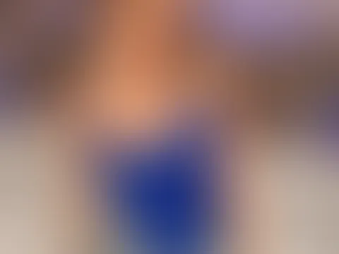 Der Tag war so anstrengend🙈 erstmal aus den Klamotten raus. Willst du vielleicht dabei sein💦