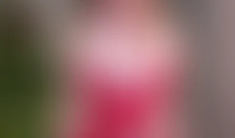 Erotisches Weihnachtsbaum schmücken