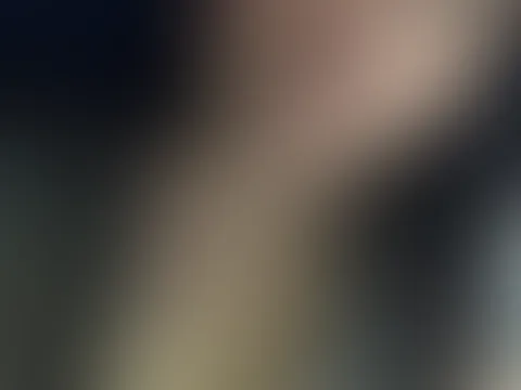 Eine leichte Spannung liegt in der Luft, ein halbes LĂ€cheln umspielt meine Lippen, und in meinen Gedanken... zu viel Versuchung đ Manchmal entsteht das Verlangen ganz leise... aber es ĂŒbernimmt völli