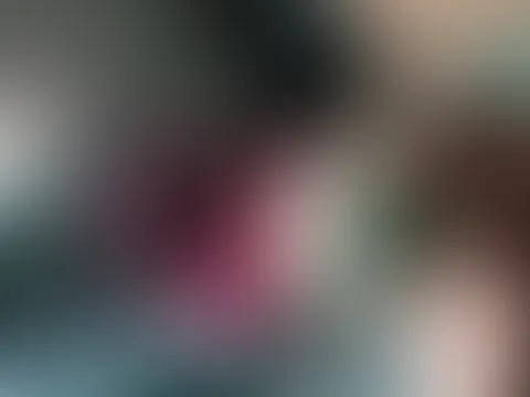 Soll ich meine Beine für dich breit machen oder ziehst du mich aus und übernimmst das für mich? 😏 🔥