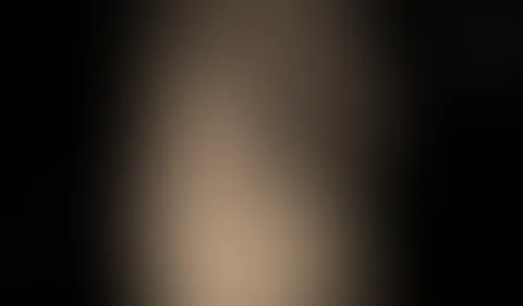 look at those lips go