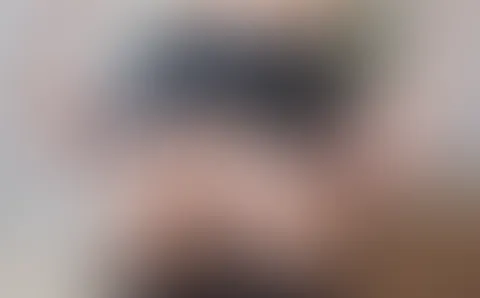 Hoch mit dem Lederröckchen und runter mit dem Slip 😈🤪