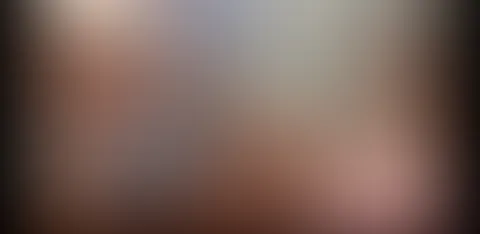 Schaue ein p***o während ich es mir selber mache und s****t