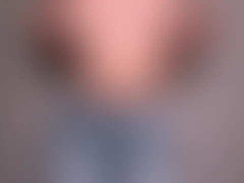 Schwupps da sind die Klamotten irgendwie verrutscht und ich fang an mich anzufassen, wie kann sowas nur passieren 👀?