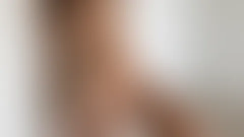Splitterfaser Nackt steh ich vor dir. Wer rammelt mir seinen harten S*****z so tief in den TeenArsch, dass mir die