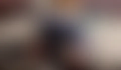 Mein erster Orgasmus in einer Leggins Da es sich gewünscht wurde, setze ich das doch gleich Mal um 🥰💞 Meine schöne enge Leggins schmiegt sich an meinen Hintern. Obenrum bin ich nackt und dann zeig