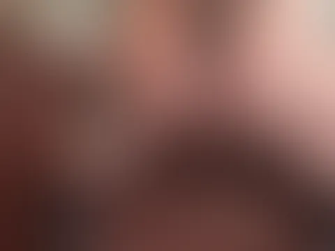 Magst du es, wie ich meinen Hintern vor dir schwinge? Komm schon, gibst du mir ein Klapser und zieh mich zu dir ran.
