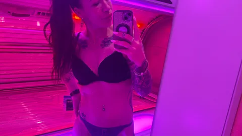 Behaving yourself in the solarium? 🧐😏
