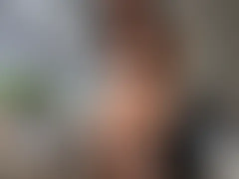 Guck mal, was der Nervenkitzel am Fenster mit mir gemacht hat... Eigentlich wollte ich doch gar nicht so viel zeigen 🫢. Vielleicht war das jetzt zu viel des guten?