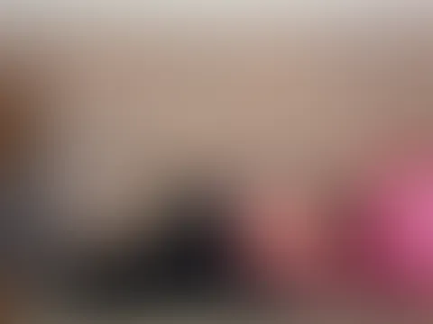 Hallo meine Liebe 🍑🔥 Am Sonntag, 12:00 Uhr kommt mein heißer Booty-Workout ONLINE! Achtung es wird ziemlich versaut 🥵🤤 Schönes Wochenende 🥰😘