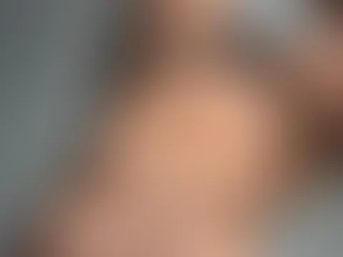 Legst du dich auf mir drauf? Ich will gef**kt werden 🥵