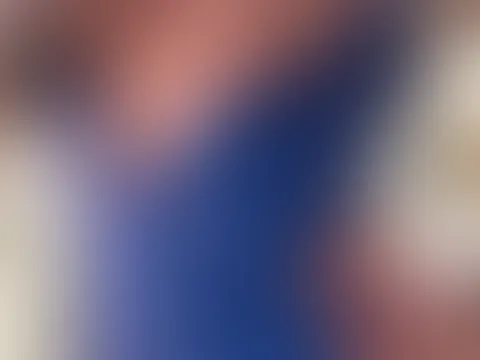 Guten Morgen… guten Start in die neue Woche 😘🫴🏼… ich kämpfe noch mit meinem Reißverschluss, kannst du mir helfen?? 😉🫵🏼