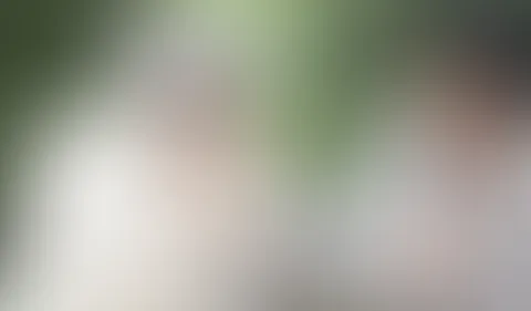 Sind Pelze nicht großartig? Ich liebe es Pelze zu tragen, genau wie meine Freundin NovaNilla. An diesem schönen Sommertag haben wir uns im Park verabredet. Wir wollen unsere Pelze ausführen und ein we