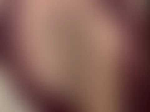 Bereit? Es wird heiß …Schau ganz genau hin wie ich den Reissverschluss langsam für dich öffne 😍🔥