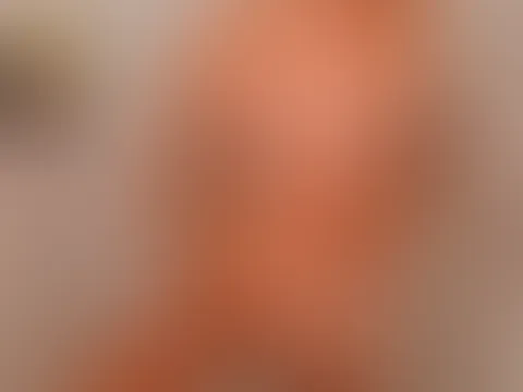 Nackt unter der Dusche am P***y einseifen