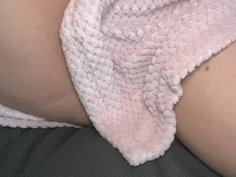 My toy brings me to orgasm