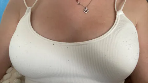 Hot teen boobs 🍒